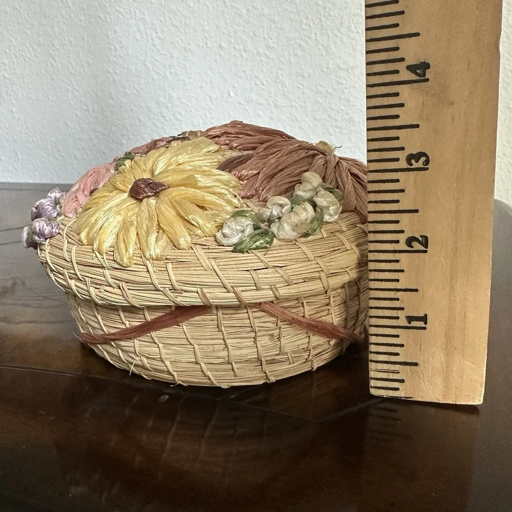 Vintage Raffia Flower Lidded Basket 5.25 Inch Woven Pine Needles Storage Boho